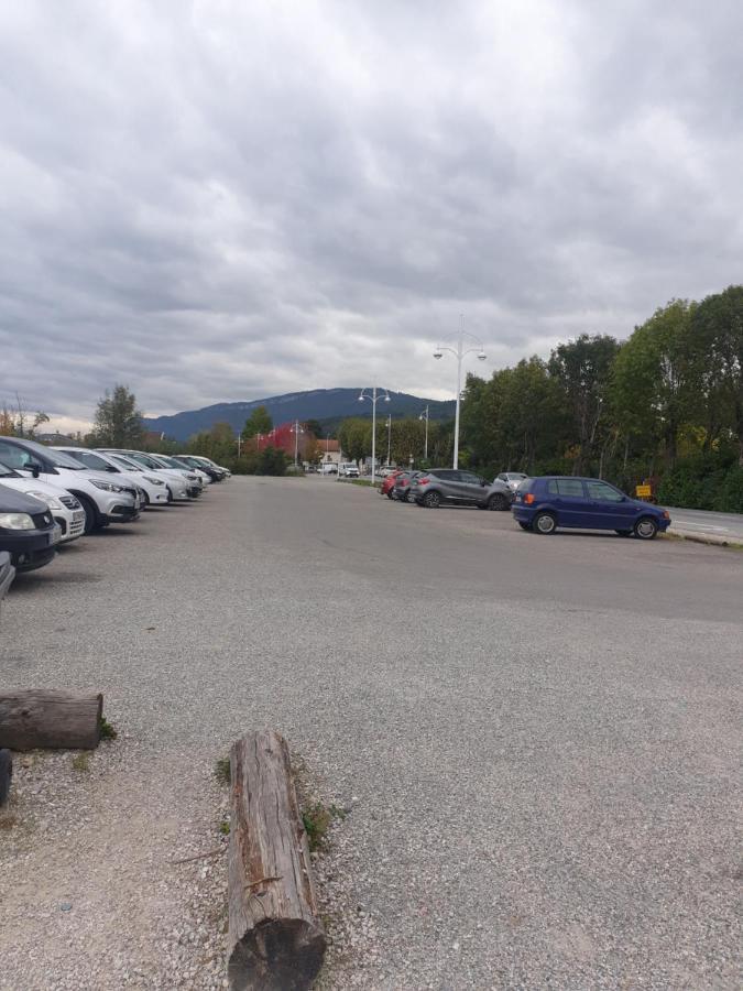 studio meublé au RDC , proche lac Aix-les-Bains Esterno foto