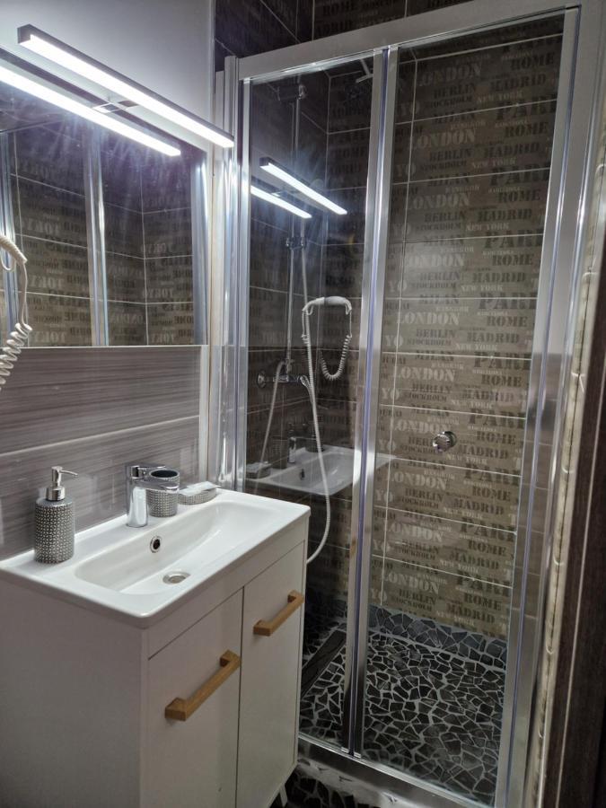 studio meublé au RDC , proche lac Aix-les-Bains Esterno foto